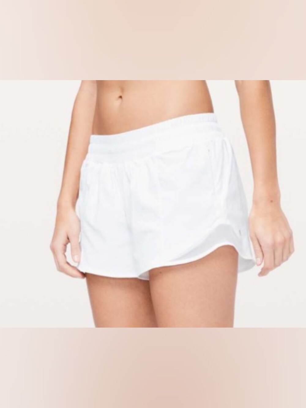 Lululemon size 4 white Hottie Hot shorts